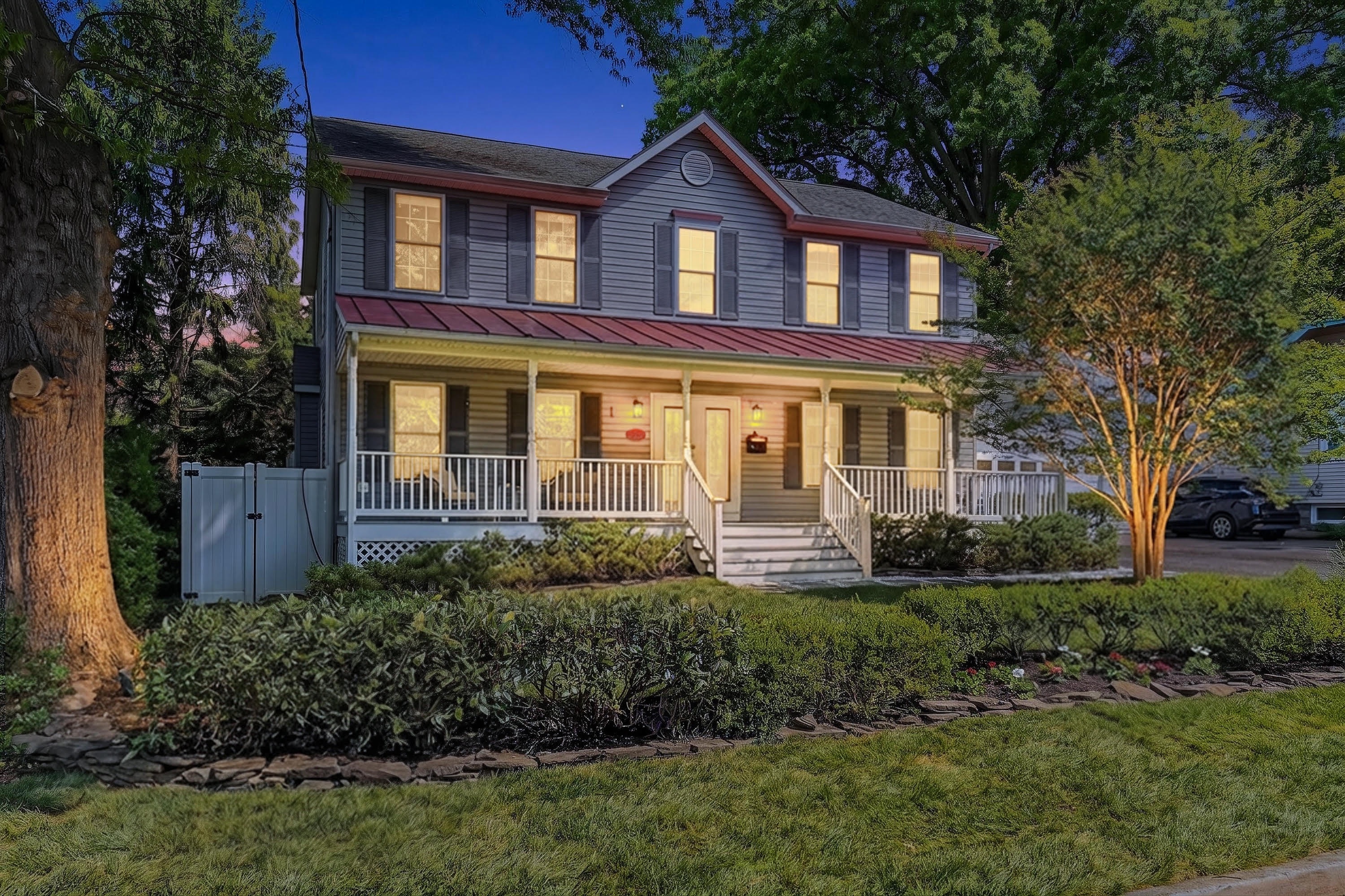 909 19th St S — front of house at twilight